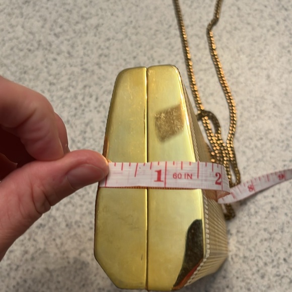 Vtg. Gold hard box purse with chain - Picture 12 of 12